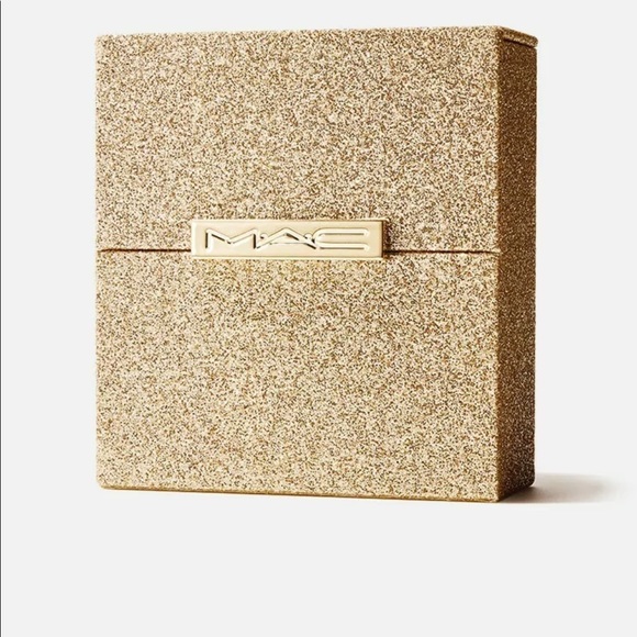 🐰MAC Cosmetics Holiday Shining Moment Kit Set Red - Picture 2 of 5